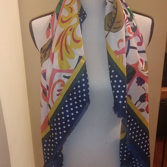 Mango Scarf - Picture 2 of 3